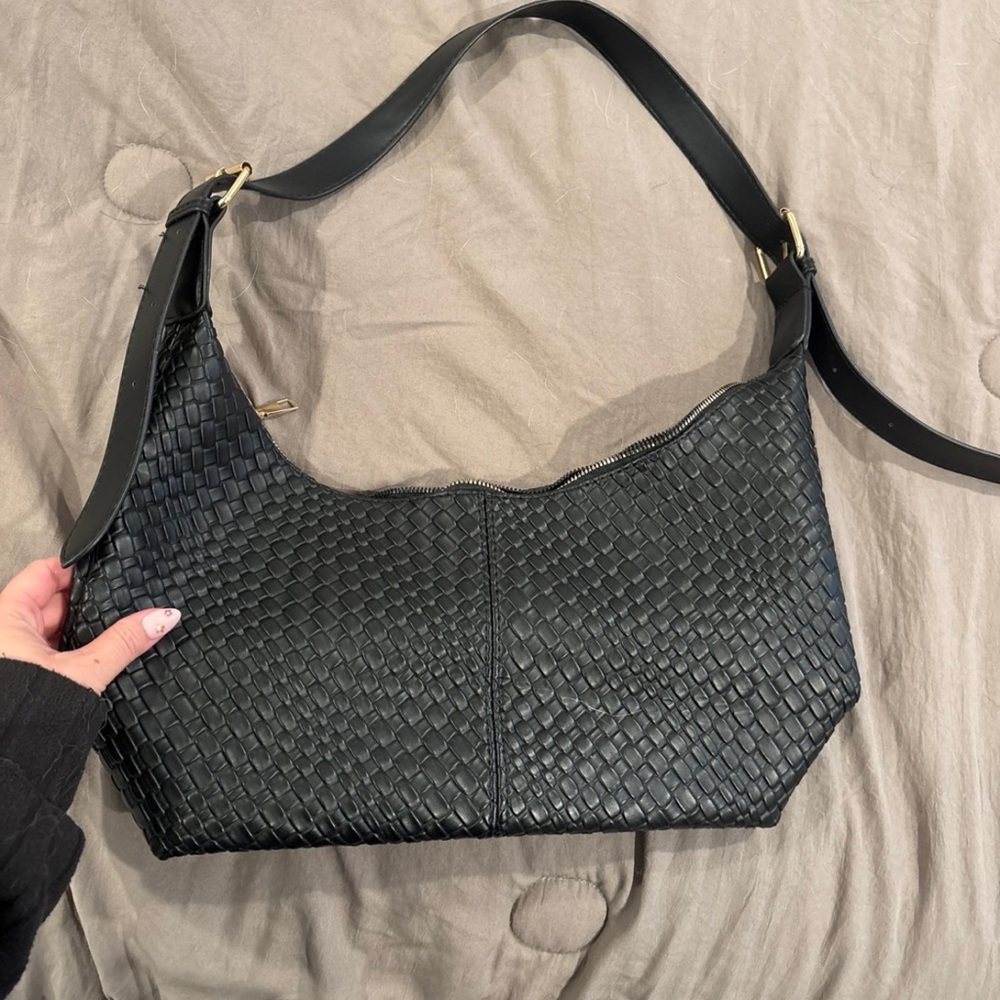 Elegant Black Woven Shoulder Bag